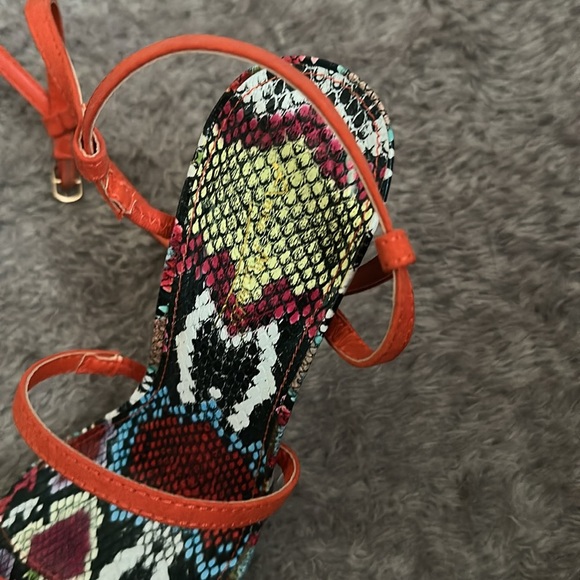 Anne Michelle Multi Color snake Print like orange strappy heel Size 8 - Picture 3 of 6